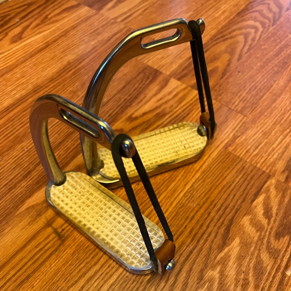 4 3/4” peacock stirrup irons used